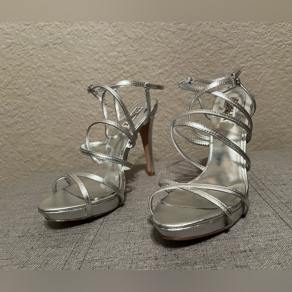 Badgley Mischka Strappy Platform Shoes in Silver Size 8 - Picture 2 of 10